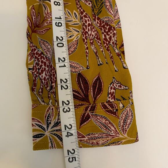 BeachLunchLounge Shirt Women L Mustard Giraffe Print Safari Button Up Top - Picture 7 of 9